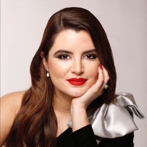 Meet your Posher, Erjona